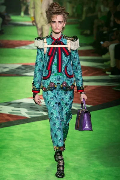Look 57
